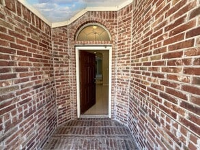 Building Photo - 1713 Lake Way Dr