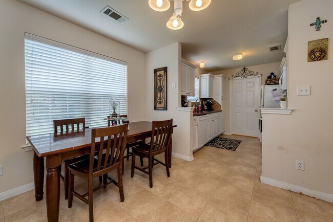 Building Photo - Beautiful 3 Bed, 3.5 Bath Minutes from Cam...