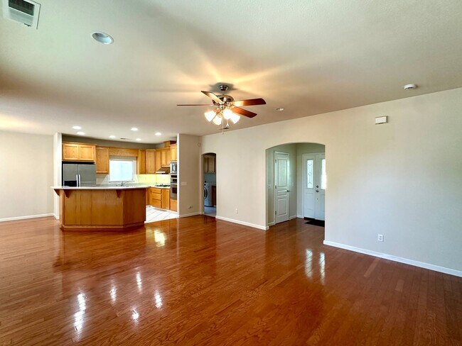 Foto del edificio - House Available Now!