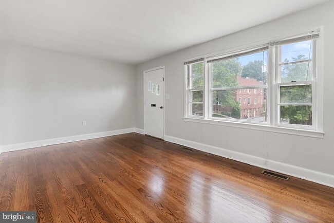Building Photo - 509 W Cork St