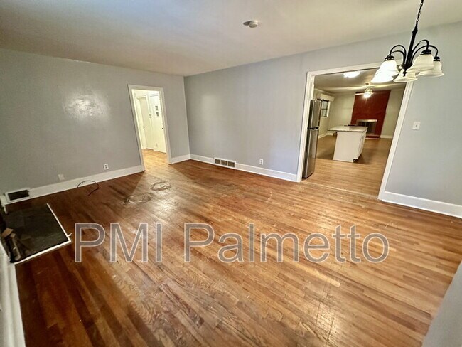 Foto del edificio - 313 Myles Ave