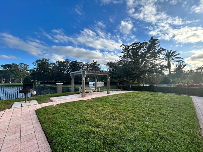 Foto del edificio - Newly Renovated 2 BED/2 BATH Condo in Longwood!