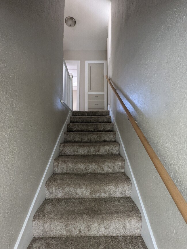Building Photo - 402 2nd Ave