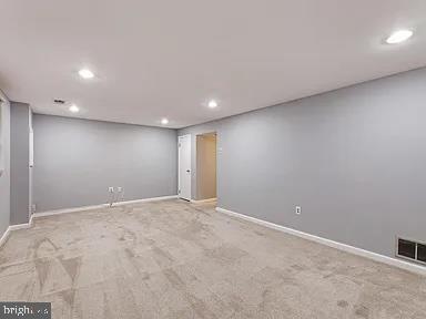 Building Photo - 18 Chantilly Ct