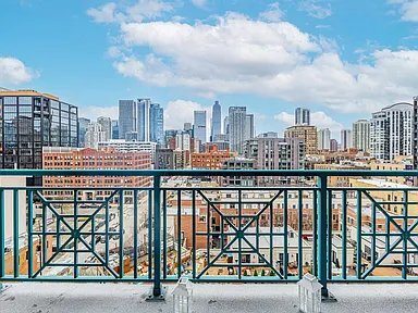 Foto del edificio - 340 W Superior St