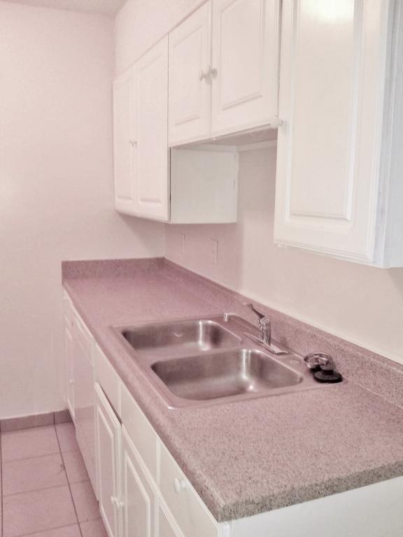 Building Photo - 2620 Delavan Ave