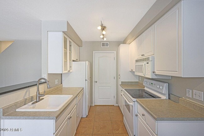 Building Photo - 1701 E Colter St