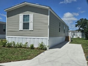 Building Photo - 601 Suwanee Dr