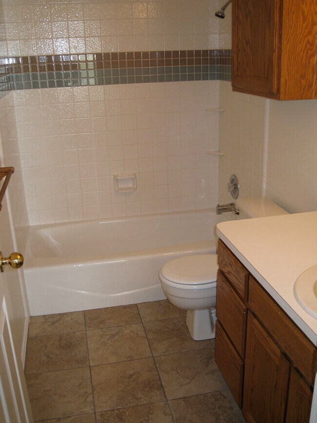 Family Bathroom - 3257 N 2175 E