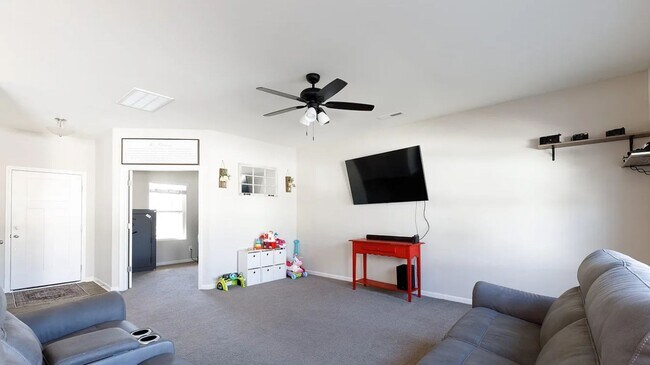 Foto del edificio - Exclusively Offered By Muse Realty, LLC
