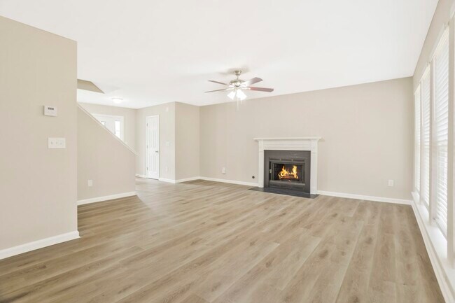 Building Photo - 5095 Lakebrooke Run