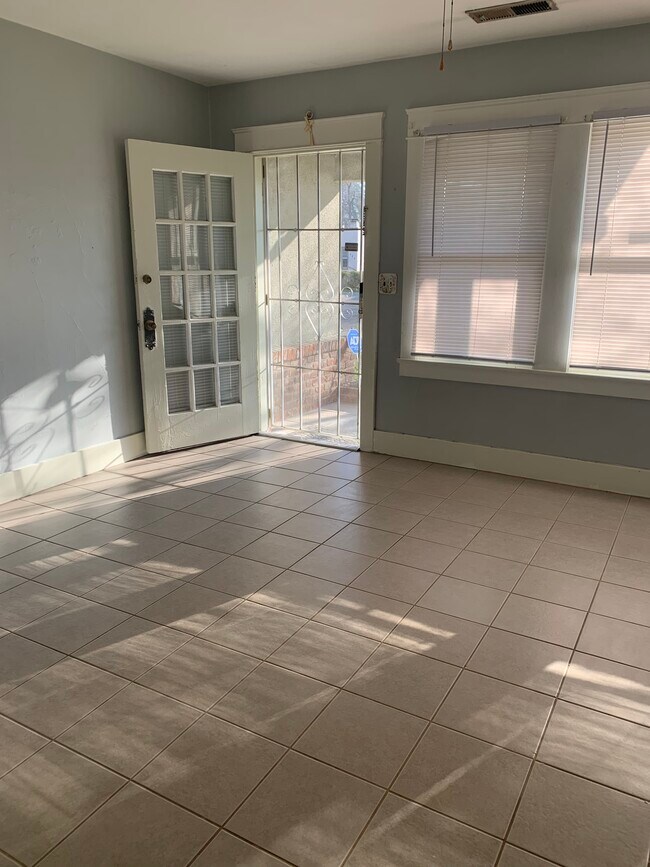 Living room - 237 W 23rd St