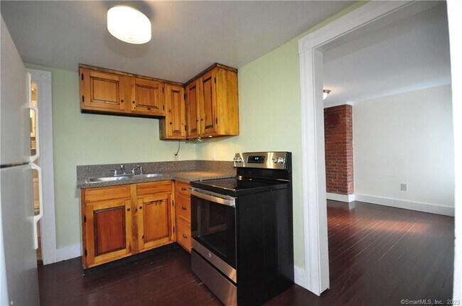 Building Photo - 22 Highland Ave