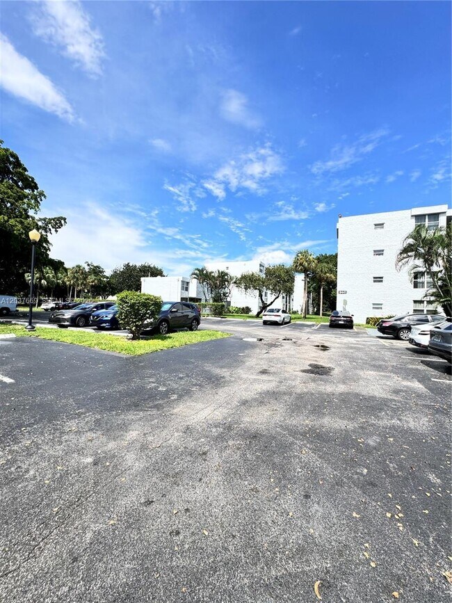 Foto del edificio - 9441 Evergreen Pl