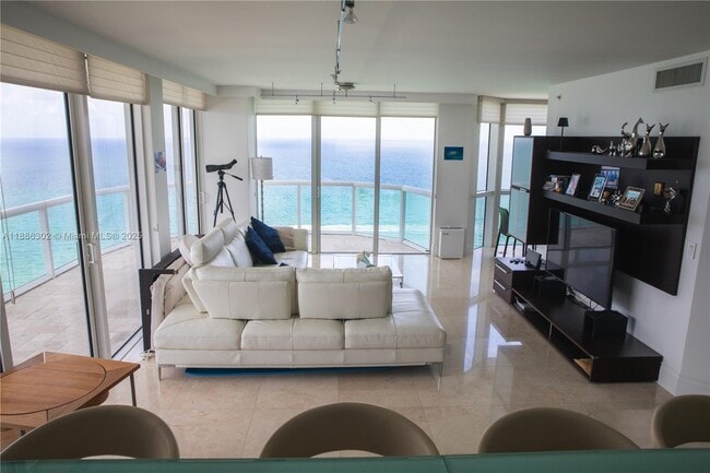Foto del edificio - 6365 Collins Ave