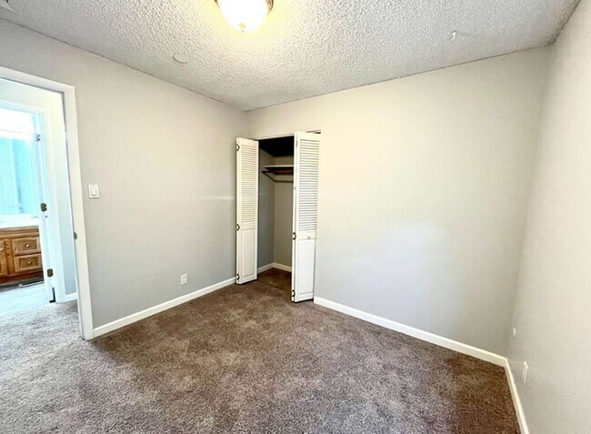Building Photo - Spacious 5-Bedroom Home in Desirable Cente...
