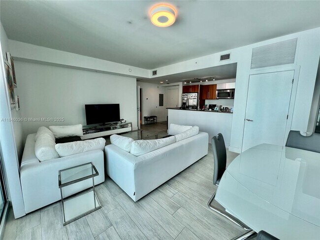 Foto del edificio - 300 S Biscayne Blvd