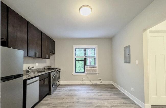 Building Photo - 437 W Belden