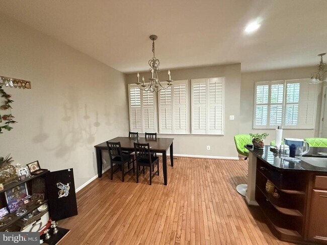 Foto del edificio - 43225 Highgrove Terrace