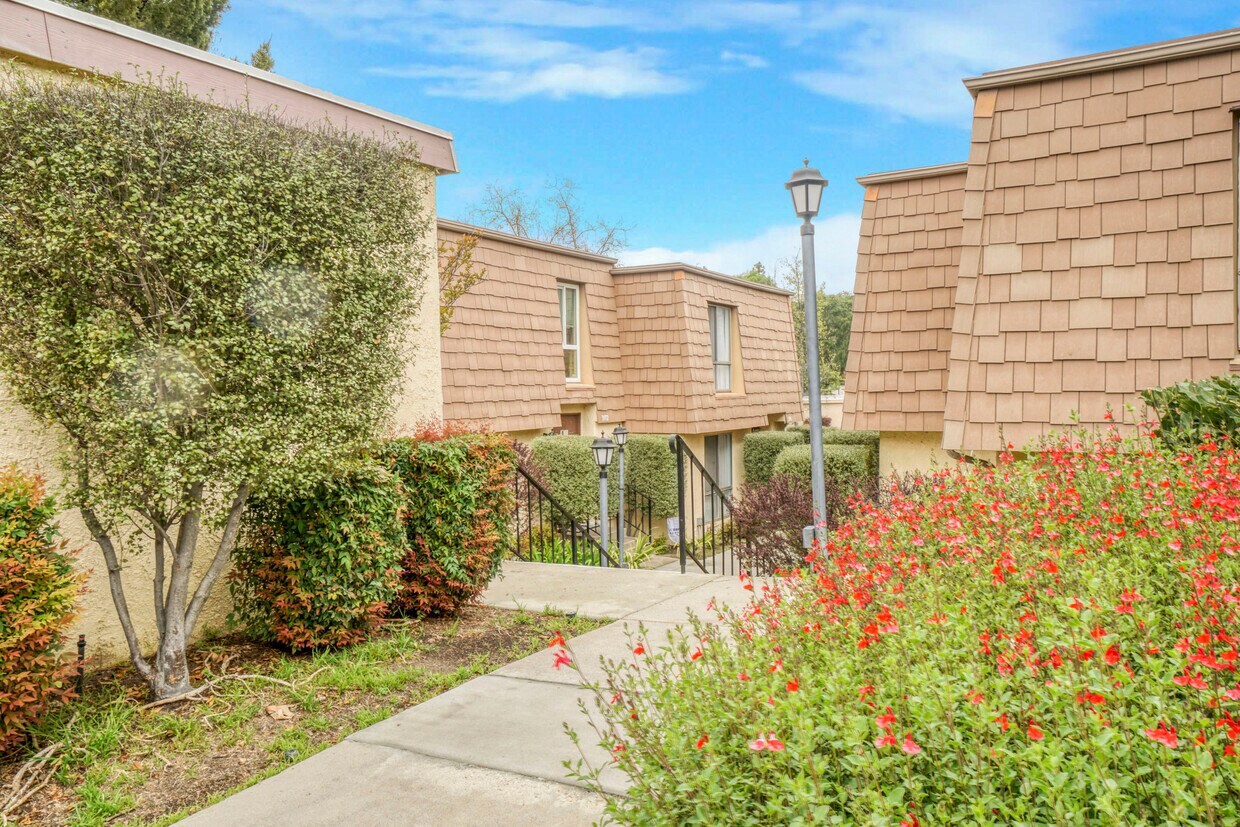 Foto principal - 3974 Tarrytown Ln