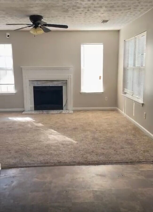 Building Photo - 1138 School Side Dr