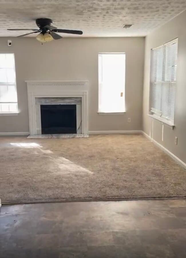 Photo - 1138 School Side Dr House