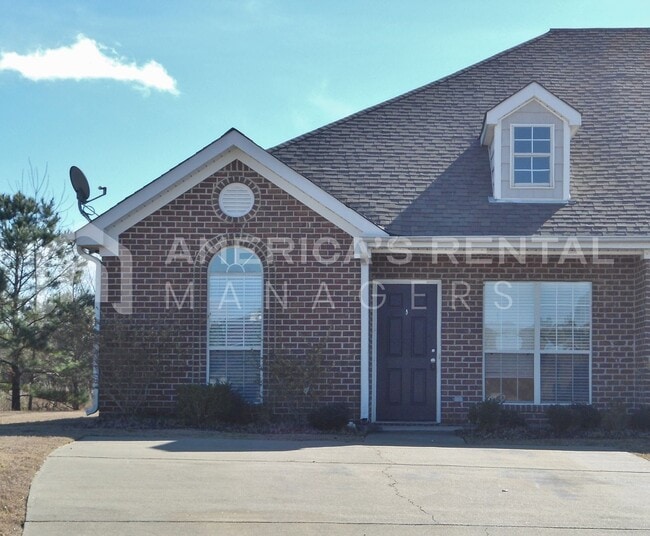 Building Photo - End Unit Townhome for rent in Calera, AL!!...