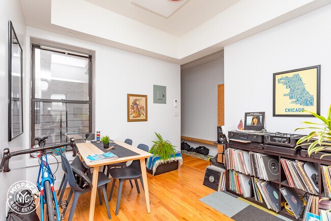 Building Photo - 279 Kosciuszko St