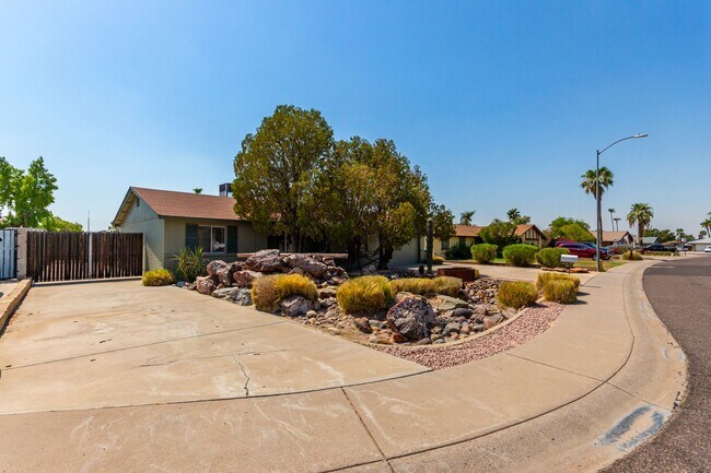 Building Photo - Charming 3-Bedroom, 2-Bath Home in Glendal...