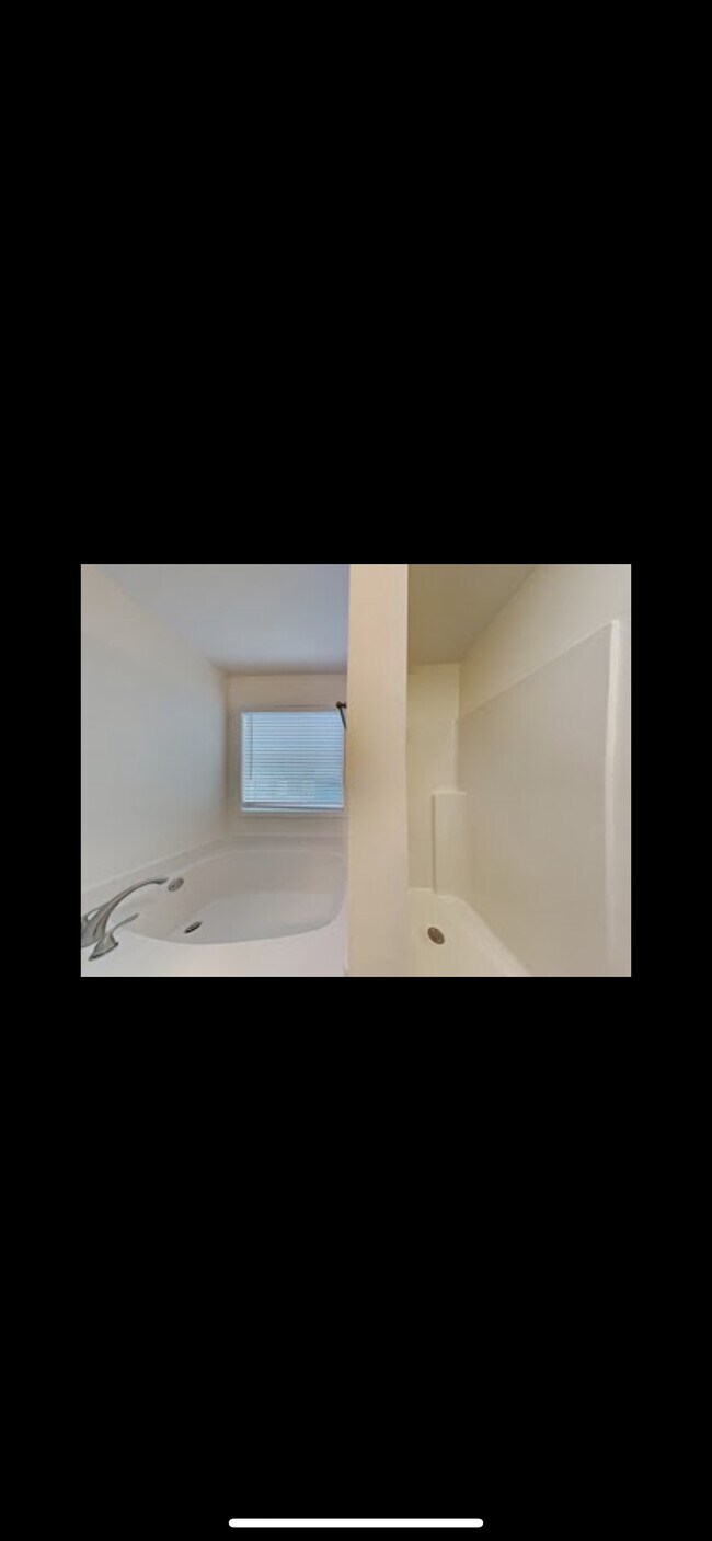 Foto del edificio - 8704 Country View Ave