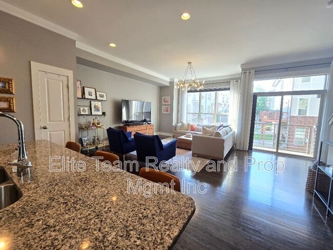Foto del edificio - 3343 Bessemer St
