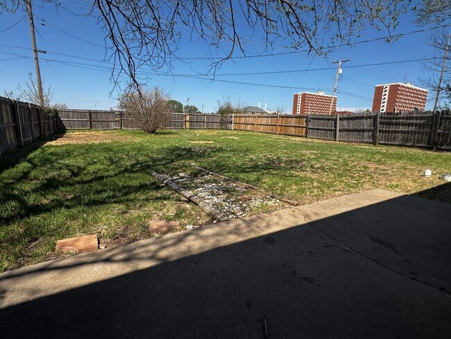 Foto del edificio - 3417 SW Crestview- COMING SOON!