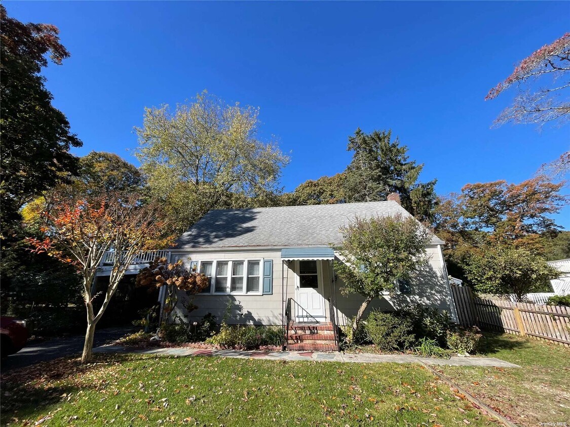 Primary Photo - 4795 Peconic Bay Blvd