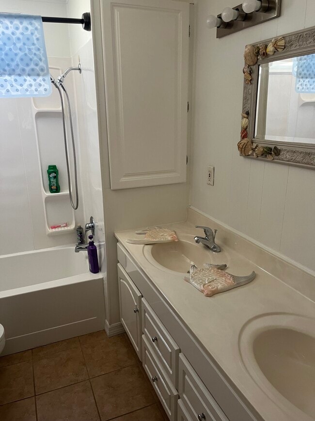 Foto del edificio - 4841 92nd St N