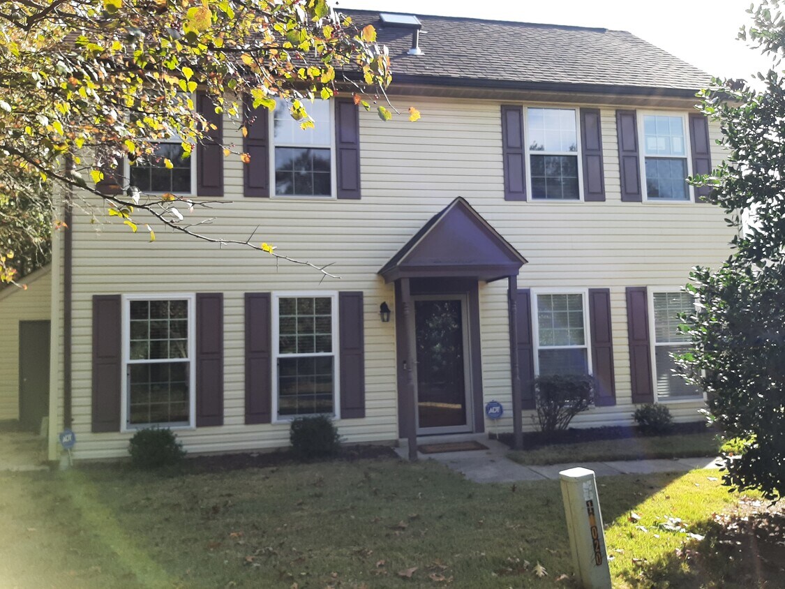 2430 W Rosecroft Village Cir, Oxon Hill, MD 20745 Townhome Rentals in