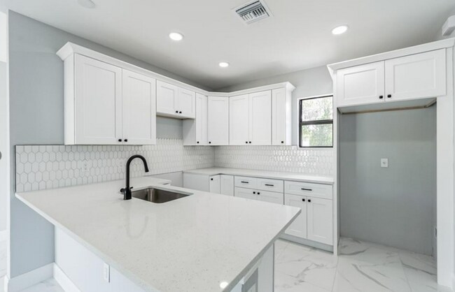 Foto del edificio - 619 Summit Ave S