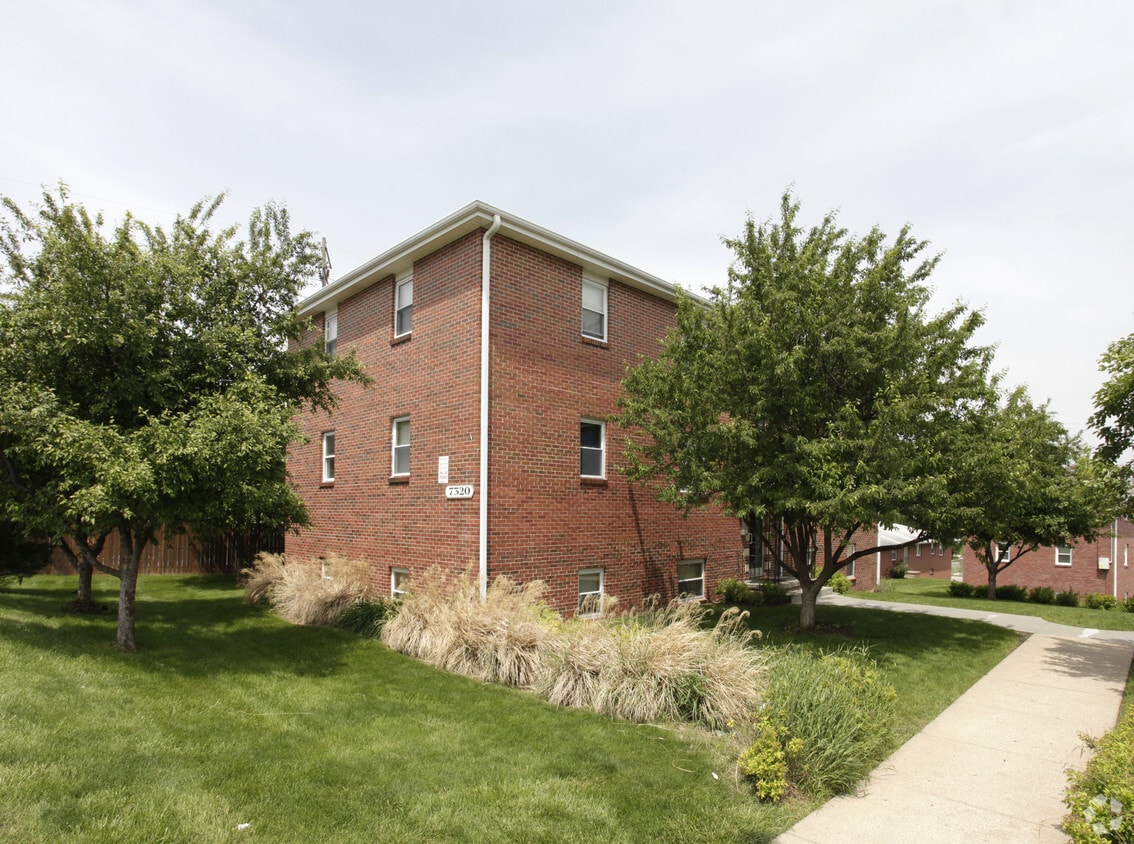 7320 Decatur St, Omaha, NE 68114 Apartments in Omaha, NE
