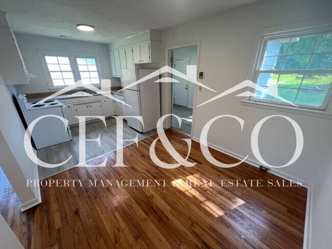 Foto del edificio - Charming 3-Bedroom, 1-Bathroom Home in Cow...