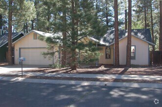 Building Photo - 3643 S Cheryl Dr