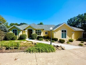 Building Photo - 6411 Hillside St