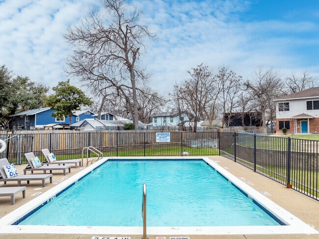 Piscina - Springdale Estates Apartments