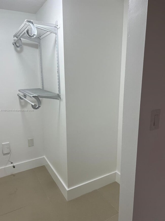 Building Photo - 2630 SW 28th St