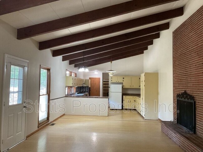 Foto del edificio - 668 Simpson St