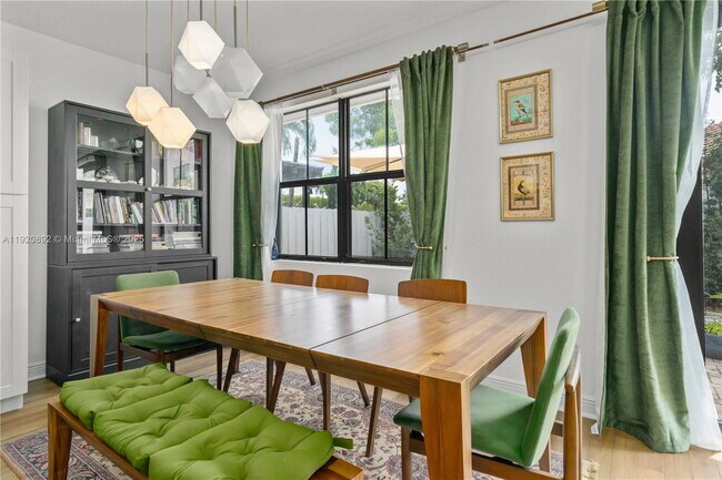 Building Photo - 1023 NW 100th Ave