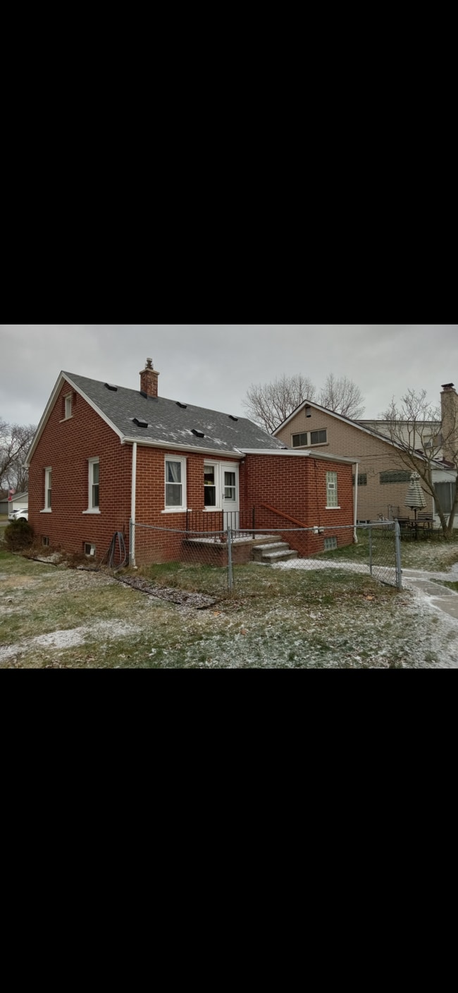 Building Photo - 21708 E 10 Mile Rd