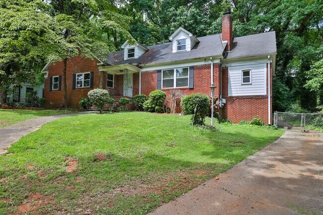 Building Photo - Beautiful Home