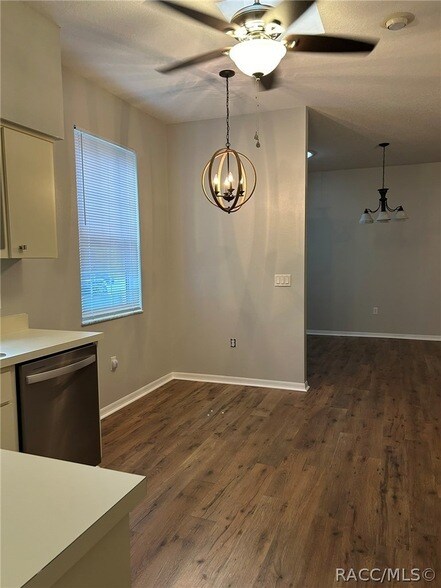 Foto del edificio - 6821 E Queensbury Ln