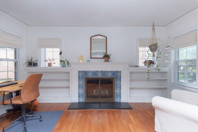 Building Photo - 28 W Devonia Ave