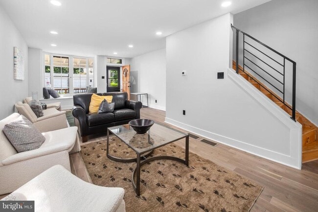 Foto del edificio - 758 Carpenter Ln