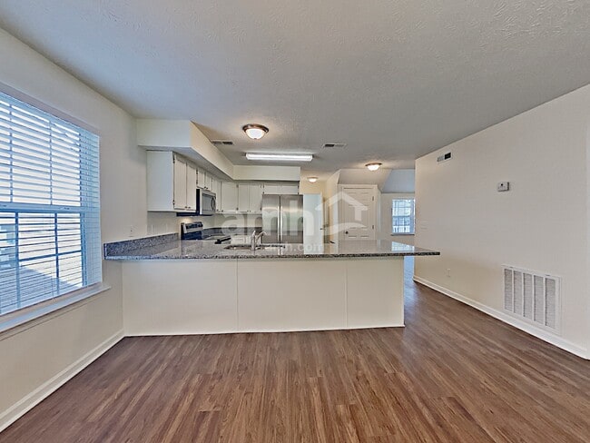 Foto del edificio - 5112 Greer Station Dr